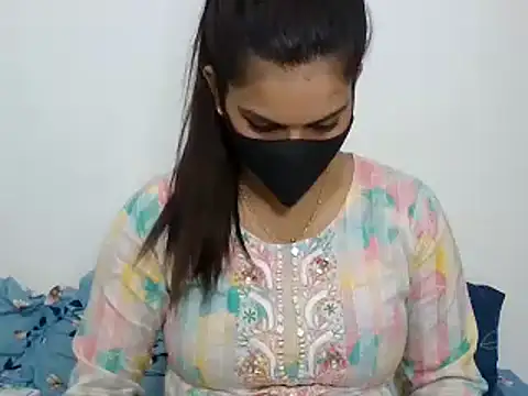 Snapshot of sparkling_queen chatting on 12/12/24, 04:10 sparkling queen online show from 12/12/24, 04:10