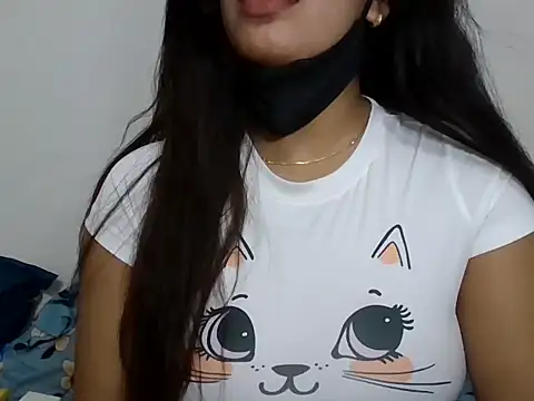 Snapshot of sparkling_queen chatting on 02/01/25, 06:21 sparkling queen online show from 02/01/25, 06:21