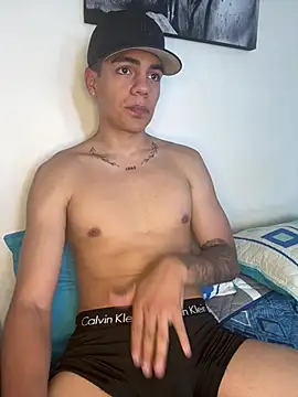 Snapshot of santiago_sosa24 chatting on 06/19/26, 03:38 santiago sosa24 online show from 06/19/26, 03:38