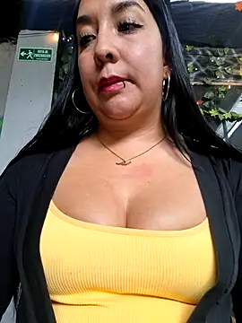 Snapshot of Bella_keny chatting on 05/04/26, 03:52 Bella keny online show from 05/04/26, 03:52
