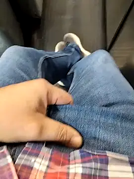 Snapshot of A_man_in_public chatting on 10/04/25, 11:52 A man in public online show from 10/04/25, 11:52