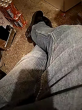 Snapshot of A_man_in_public chatting on 10/12/25, 12:26 A man in public online show from 10/12/25, 12:26