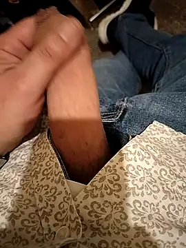 Snapshot of A_man_in_public chatting on 10/23/25, 11:31 A man in public online show from 10/23/25, 11:31