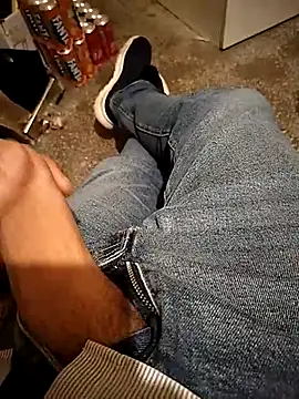 Snapshot of A_man_in_public chatting on 10/24/25, 11:28 A man in public online show from 10/24/25, 11:28