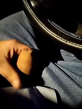 Snapshot of A_man_in_public chatting on 10/25/25, 08:47 A man in public online show from 10/25/25, 08:47