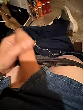 Snapshot of A_man_in_public chatting on 11/18/25, 08:46 A man in public online show from 11/18/25, 08:46