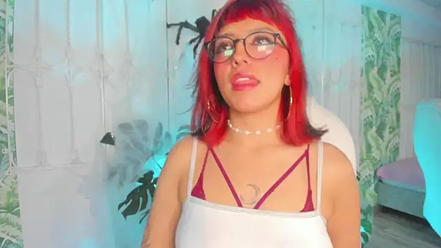 Snapshot of cute_hollywood chatting on 10/12/25, 08:52 cute hollywood online show from 10/12/25, 08:52