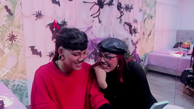 Snapshot of cute_hollywood chatting on 10/31/25, 05:47 cute hollywood online show from 10/31/25, 05:47