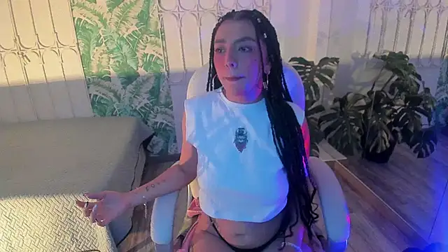 Snapshot of cute_hollywood chatting on 12/18/25, 08:15 cute hollywood online show from 12/18/25, 08:15