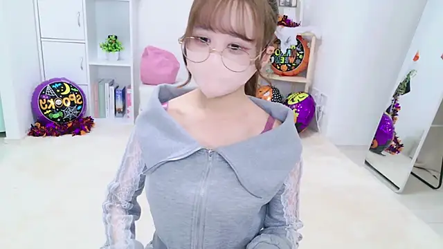 Snapshot of chihiro_ri chatting on 10/27/25, 05:06 chihiro ri online show from 10/27/25, 05:06