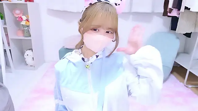 Snapshot of chihiro_ri chatting on 11/16/25, 01:33 chihiro ri online show from 11/16/25, 01:33