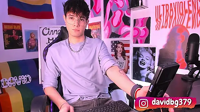 Snapshot of cinnamon_boyxxx chatting on 03/06/25, 12:54 cinnamon boyxxx online show from 03/06/25, 12:54