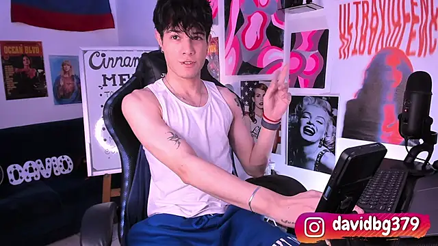 Snapshot of cinnamon_boyxxx chatting on 03/23/25, 02:04 cinnamon boyxxx online show from 03/23/25, 02:04