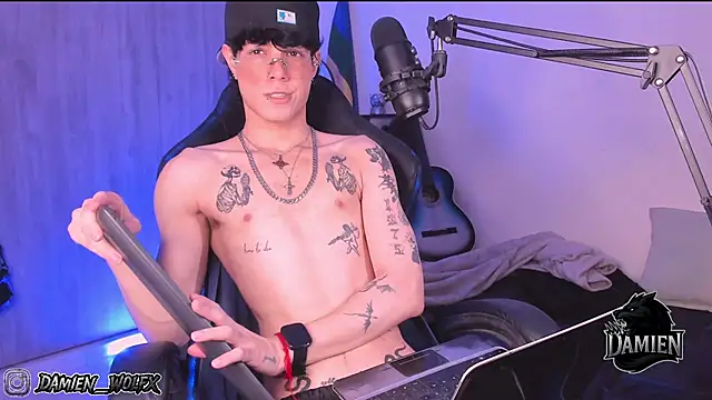 Snapshot of cinnamon_boyxxx chatting on 09/28/25, 02:06 cinnamon boyxxx online show from 09/28/25, 02:06