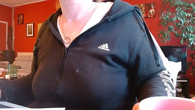 cruellaculdenfer67 online show from 04/03/26, 07:06