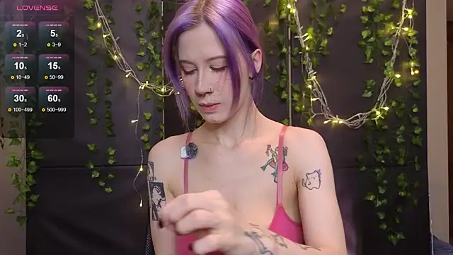 Snapshot of christy_memeow chatting on 01/18/26, 02:21 christy memeow online show from 01/18/26, 02:21