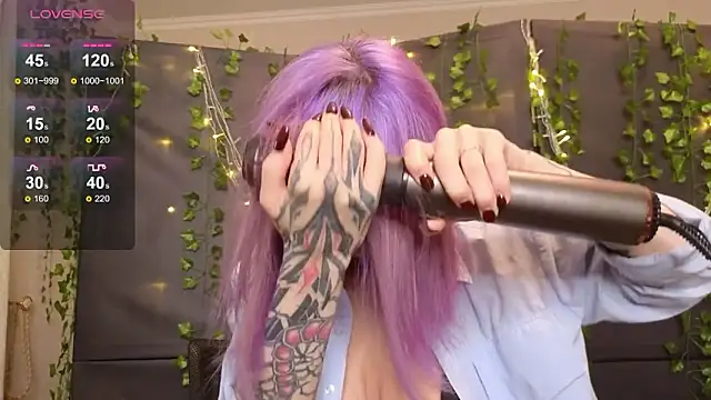 Snapshot of christy_memeow chatting on 01/19/26, 01:37 christy memeow online show from 01/19/26, 01:37