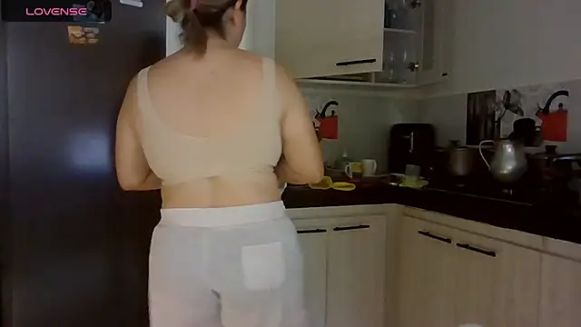 saramartinez1000 online show from 02/17/26, 05:30