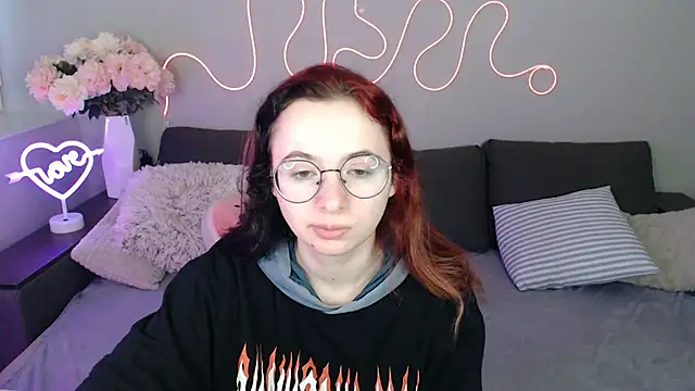 Snapshot of Mini_Diva chatting on 11/30/25, 09:13 Mini Diva online show from 11/30/25, 09:13