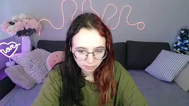 Mini Diva online show from 12/19/25, 10:00