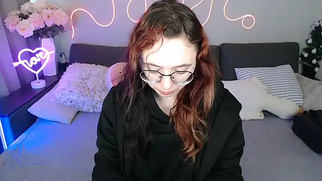 Mini Diva online show from 04/17/26, 08:06