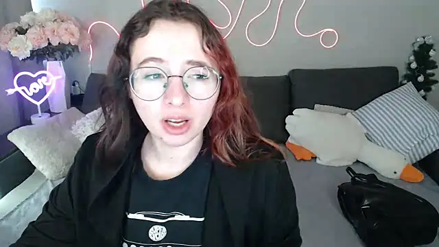 Mini Diva online show from 05/11/26, 08:20
