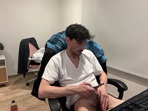 Snapshot of nicolaaaaas chatting on 09/15/25, 11:27 nicolaaaaas online show from 09/15/25, 11:27