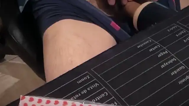 Snapshot of nicolaaaaas chatting on 10/26/25, 03:29 nicolaaaaas online show from 10/26/25, 03:29