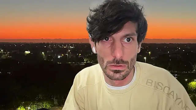 Snapshot of nicolaaaaas chatting on 10/29/25, 06:42 nicolaaaaas online show from 10/29/25, 06:42