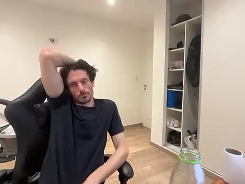 Snapshot of nicolaaaaas chatting on 11/07/25, 08:14 nicolaaaaas online show from 11/07/25, 08:14