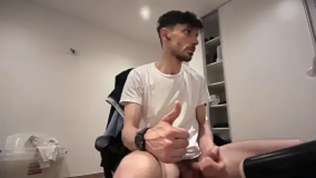 Snapshot of nicolaaaaas chatting on 11/22/25, 12:31 nicolaaaaas online show from 11/22/25, 12:31