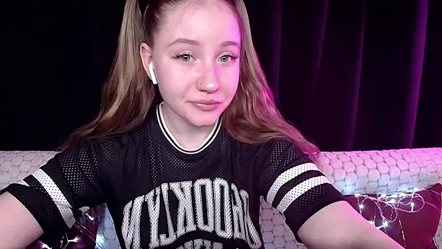 Snapshot of SindiWatsoon chatting on 12/19/24, 03:52 SindiWatsoon online show from 12/19/24, 03:52