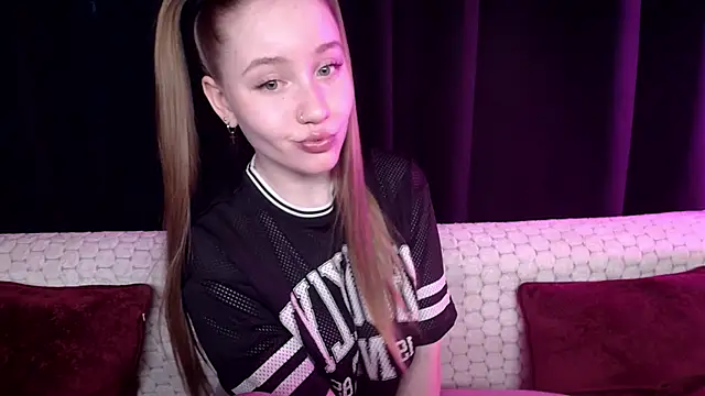 Snapshot of SindiWatsoon chatting on 03/21/25, 01:45 SindiWatsoon online show from 03/21/25, 01:45