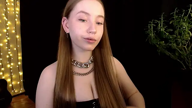 Snapshot of SindiWatsoon chatting on 09/17/25, 01:35 SindiWatsoon online show from 09/17/25, 01:35