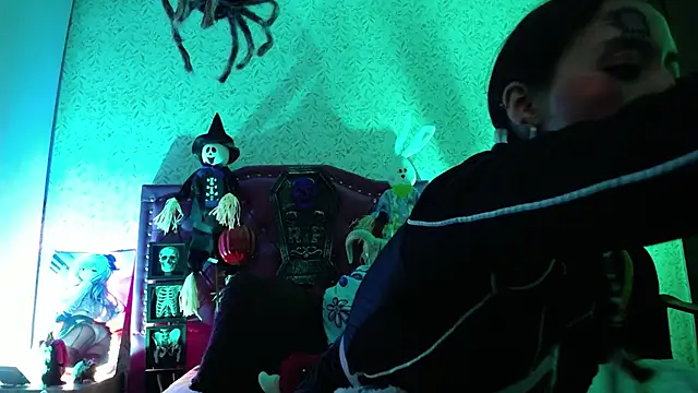 luly pink online show from 10/28/25, 04:38