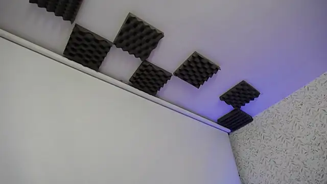 luly pink online show from 11/25/25, 04:01