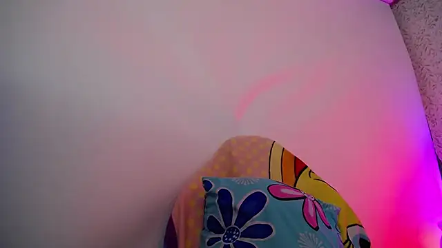 luly pink online show from 11/28/25, 04:04