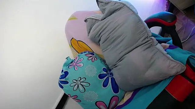 luly pink online show from 12/03/25, 03:47