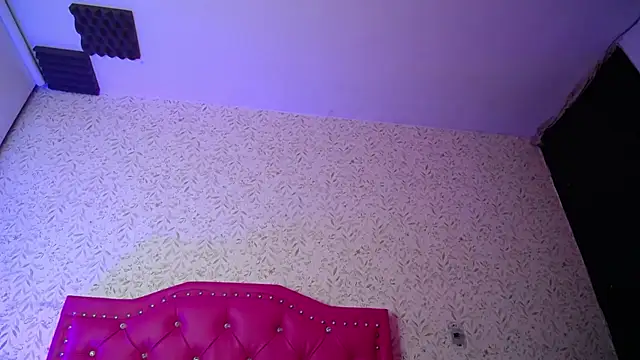 luly pink online show from 12/18/25, 03:56