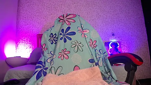 luly pink online show from 04/21/26, 04:08