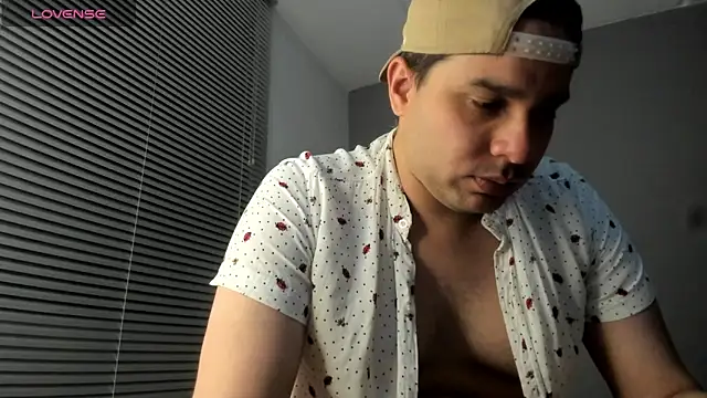 Snapshot of Latin_boy_surprisee chatting on 05/03/26, 12:38 Latin boy surprisee online show from 05/03/26, 12:38