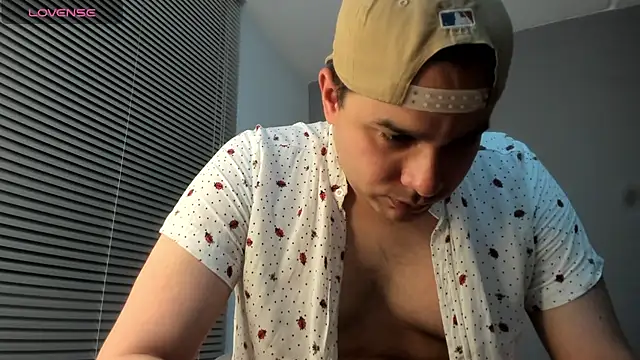 Snapshot of Latin_boy_surprisee chatting on 05/05/26, 12:51 Latin boy surprisee online show from 05/05/26, 12:51