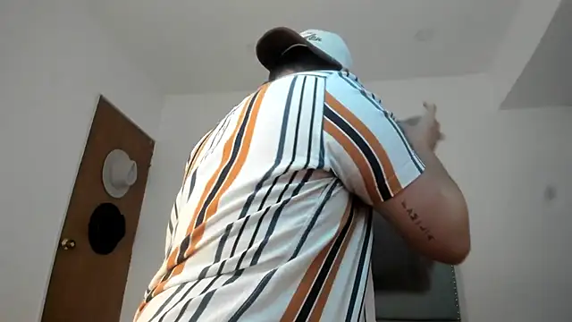 Latin boy surprisee online show from 07/14/26, 12:24