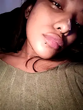 Snapshot of VictoireFeller chatting on 10/19/25, 04:13 VictoireFeller online show from 10/19/25, 04:13