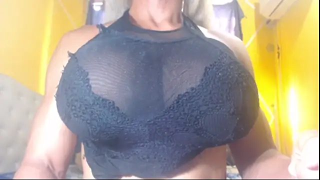 Snapshot of DanielaMuscleTS chatting on 01/07/25, 08:10 DanielaMuscleTS online show from 01/07/25, 08:10