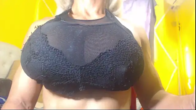 Snapshot of DanielaMuscleTS chatting on 01/09/25, 07:50 DanielaMuscleTS online show from 01/09/25, 07:50