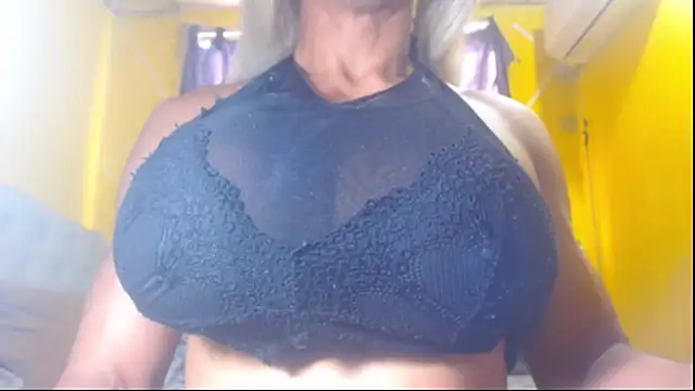 Snapshot of DanielaMuscleTS chatting on 01/14/25, 08:37 DanielaMuscleTS online show from 01/14/25, 08:37