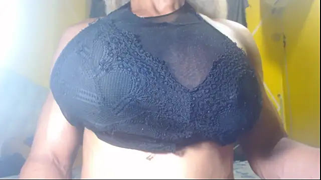 Snapshot of DanielaMuscleTS chatting on 01/19/25, 12:49 DanielaMuscleTS online show from 01/19/25, 12:49