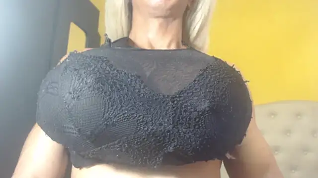 Snapshot of DanielaMuscleTS chatting on 01/31/25, 08:01 DanielaMuscleTS online show from 01/31/25, 08:01