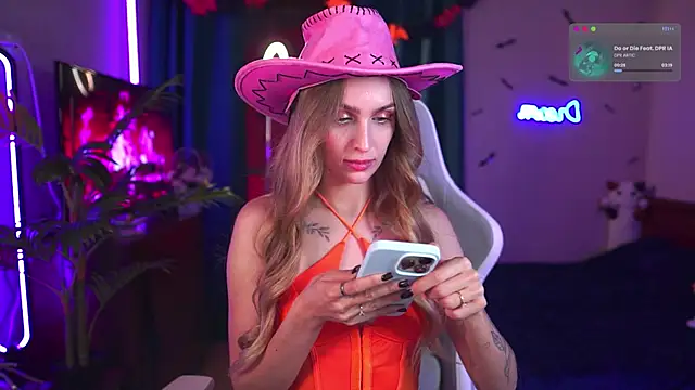 Kamila icee online show from 10/31/25, 10:11